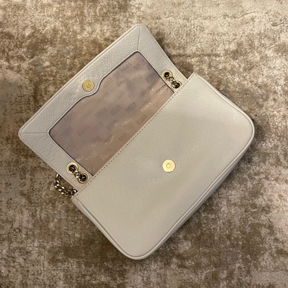 Brand New Michael Kors Off White Shoulder Bag with Gold Detailing - Picture 3 of 4